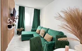 Green Story Aparthotel Near Palas Center And Old Town - Parking Option